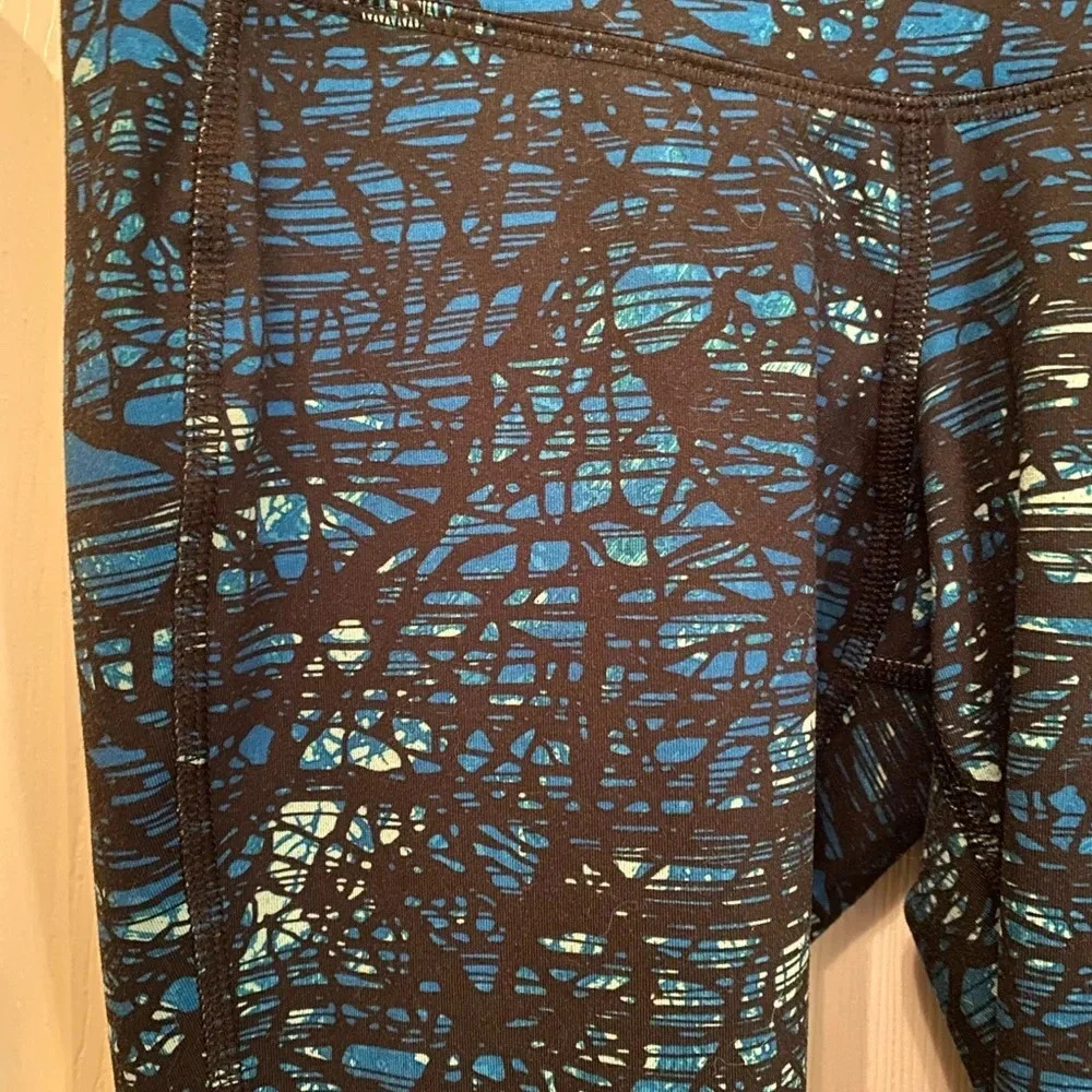 Old Navy Active cropped leggings small - Picture 3 of 7
